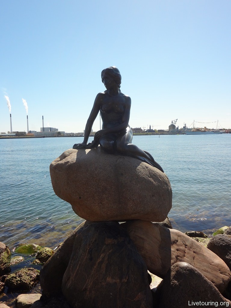 Статуя Русалочки в Копенгагене