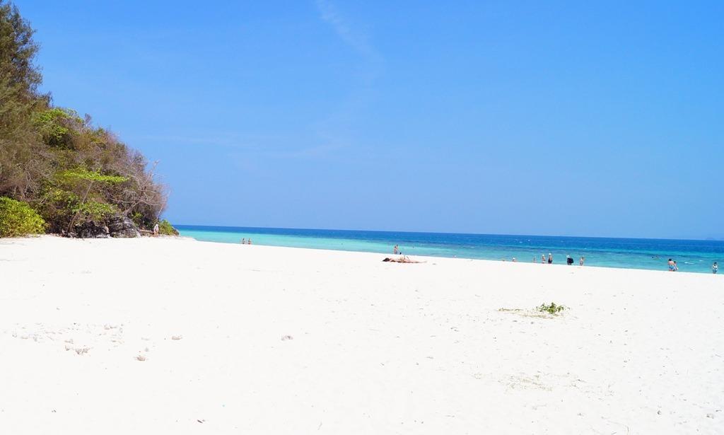 остров Бамбу (Bamboo Island) пляж